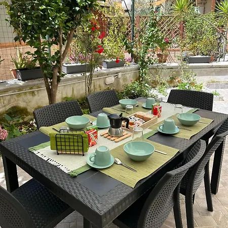 Apartment Mirea Garden Naples